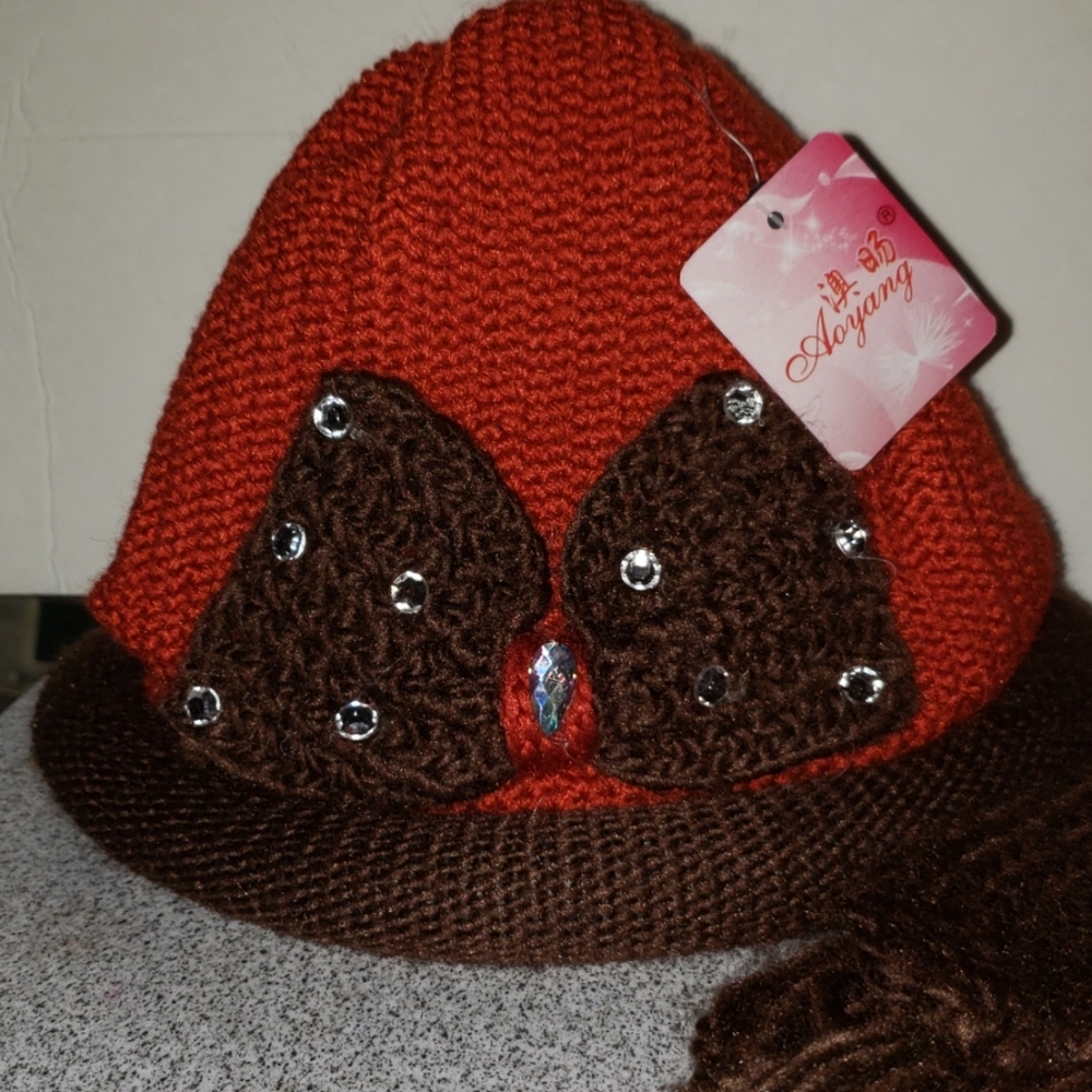 Youth Beanie with scarf - Picture 3 of 4